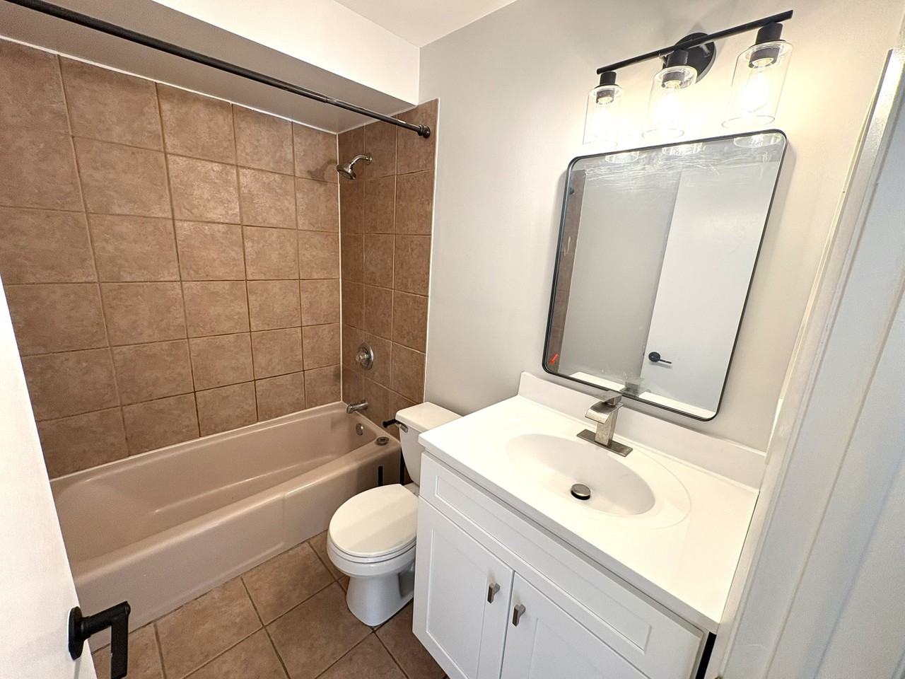 8905 Plainfield Rd #1E - Photo 4 of 18