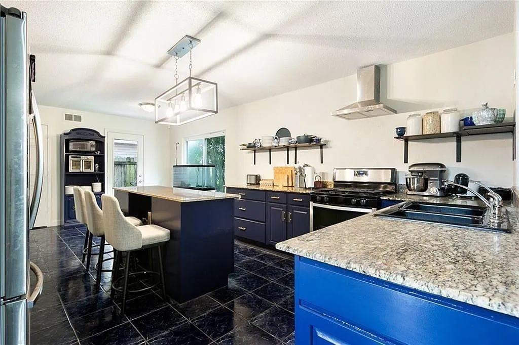 1637 Shylock Dr - Photo 2 of 24