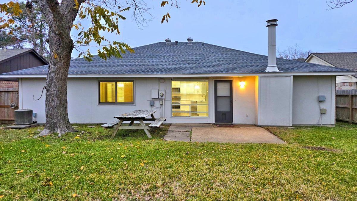 16715 Maplemont Dr - Photo 2 of 5