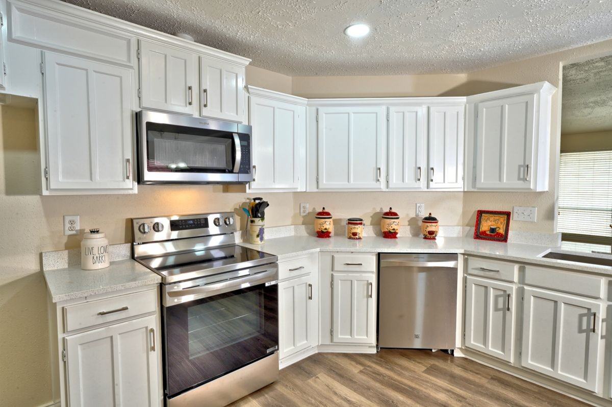 16715 Maplemont Dr - Photo 3 of 5