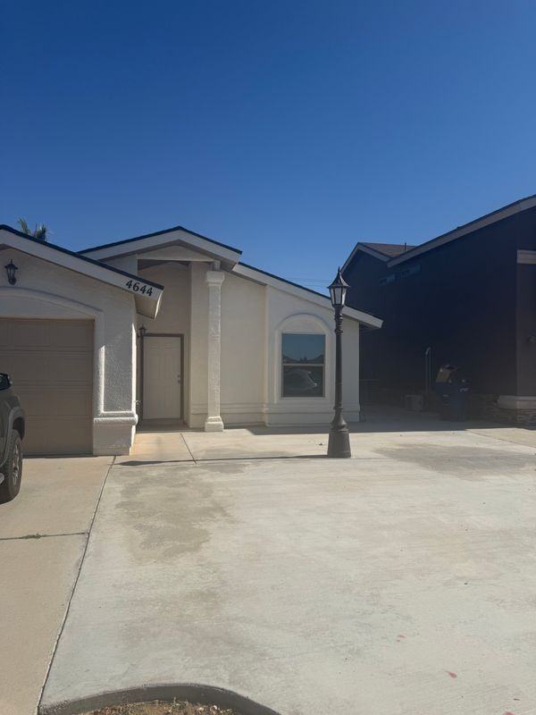 4644 Beacham St - Photo 2 of 15