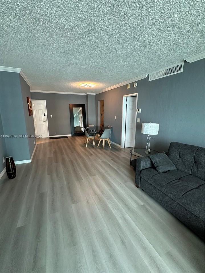 Center St #2501-507 - Photo 6 of 16