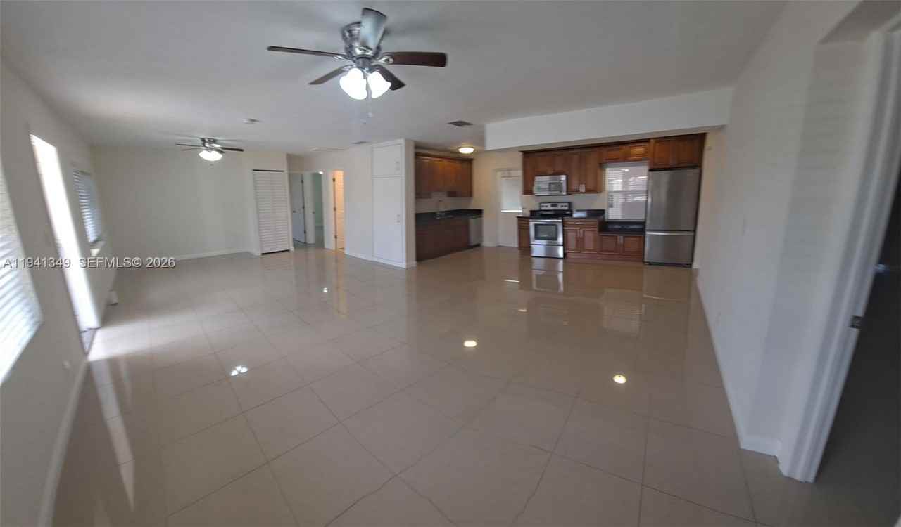 335 Sw 18th Ave #335MAIN - Photo 6 of 11