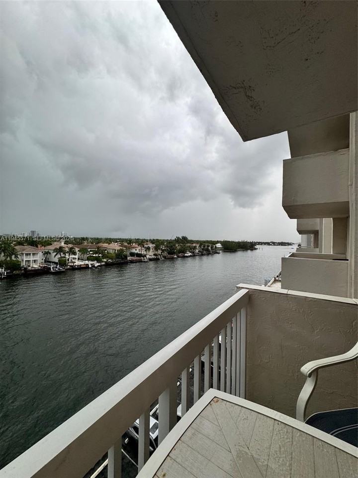 1500 S Ocean Dr #15006D - Photo 3 of 21