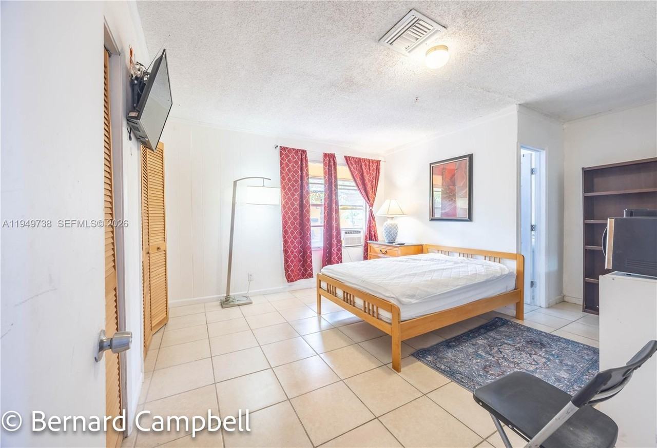 129 Se 5th St #129-14 - Photo 3 of 32