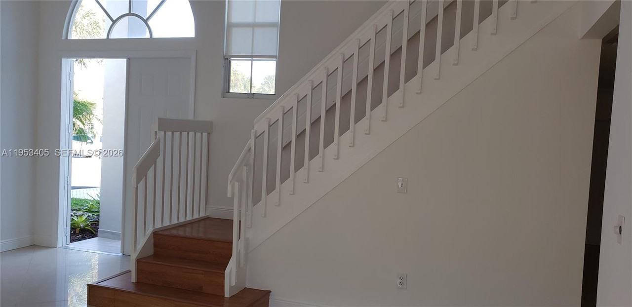 11242 Sw 62nd Ln - Photo 5 of 50