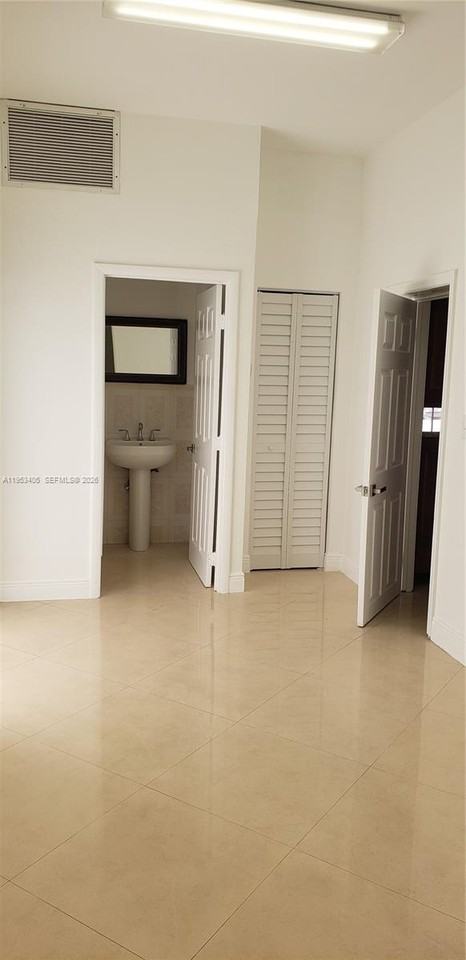 11242 Sw 62nd Ln - Photo 6 of 50