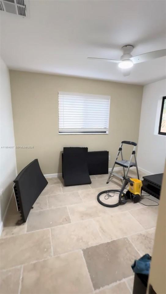 820 Nw 50th St #820-820 - Photo 2 of 11