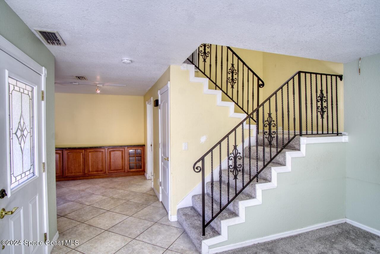 2014 Vista Oaks Cir Ne #2014 - Photo 3 of 16