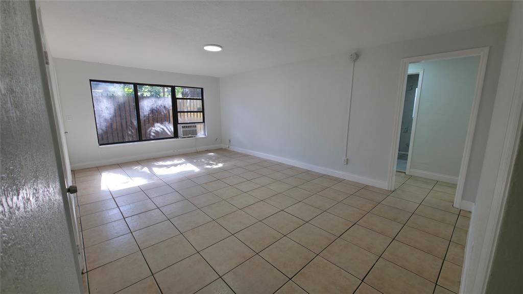 1113 Sw 15th Ter #1113-5 - Photo 2 of 11