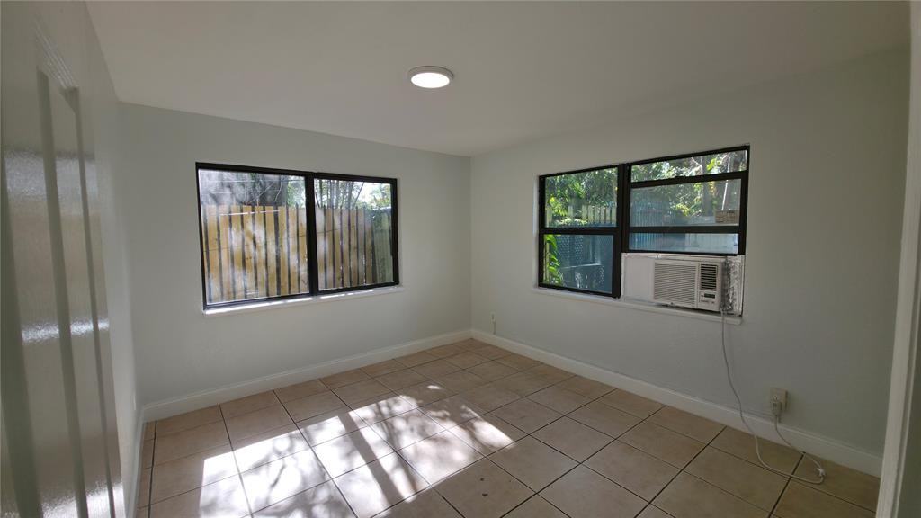 1113 Sw 15th Ter #1113-5 - Photo 3 of 11