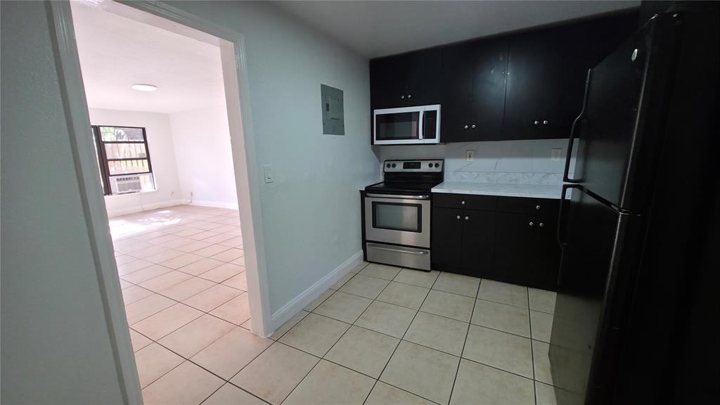 1113 Sw 15th Ter #1113-5 - Photo 5 of 11