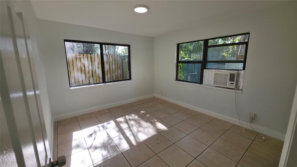 1113 Sw 15th Ter #1113-5 - Photo 6 of 11