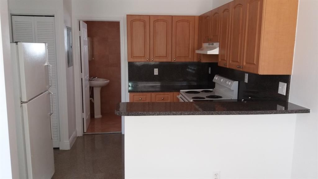 717 Ne 10th Ave #717-3 - Photo 2 of 7