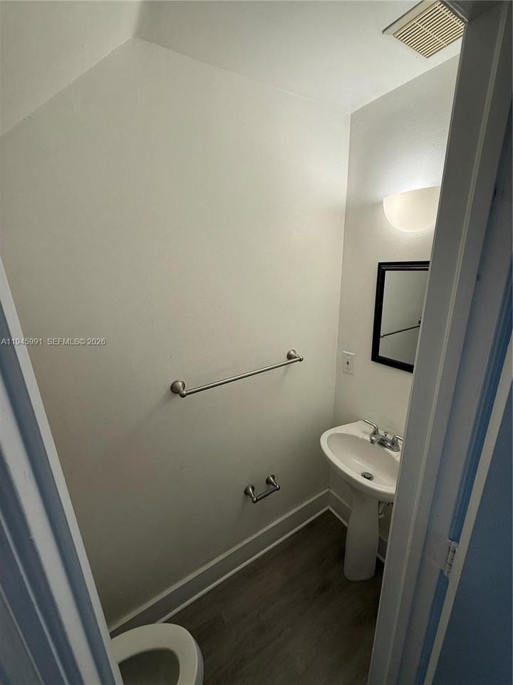 821 Sw 2nd St #821-6 - Photo 4 of 18