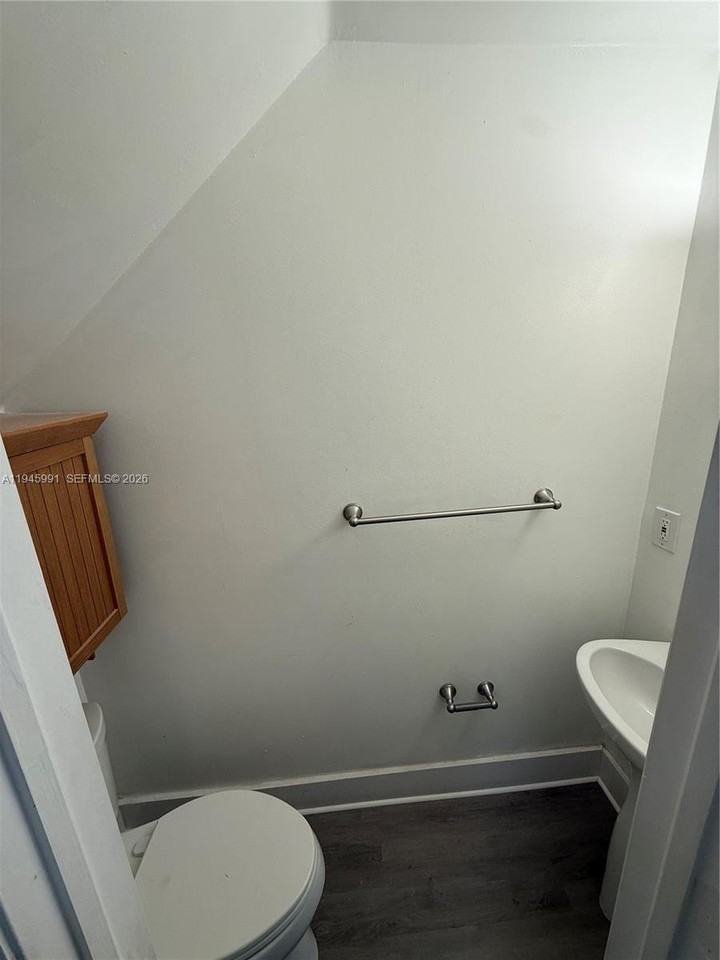 821 Sw 2nd St #821-6 - Photo 6 of 18