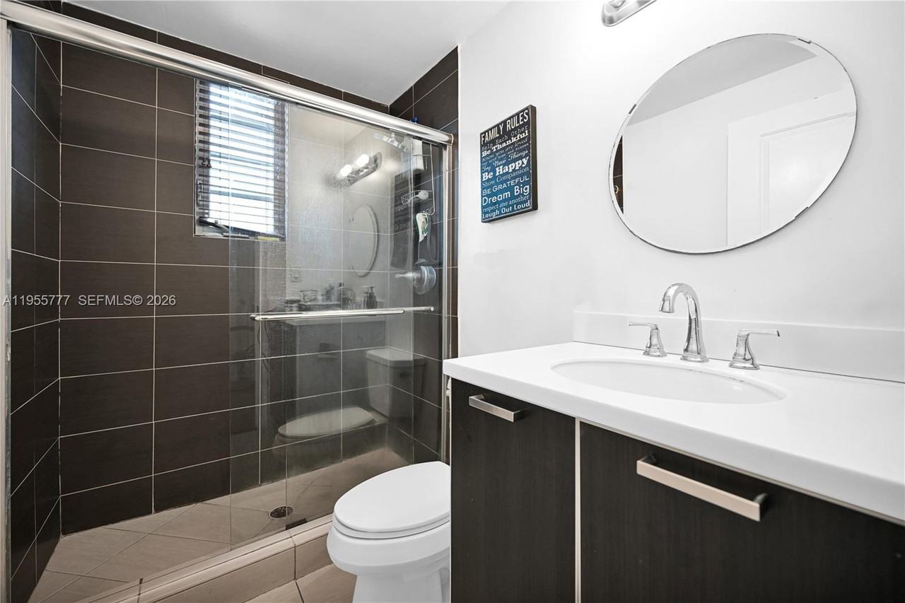 621 11th St #621-101 - Photo 5 of 12