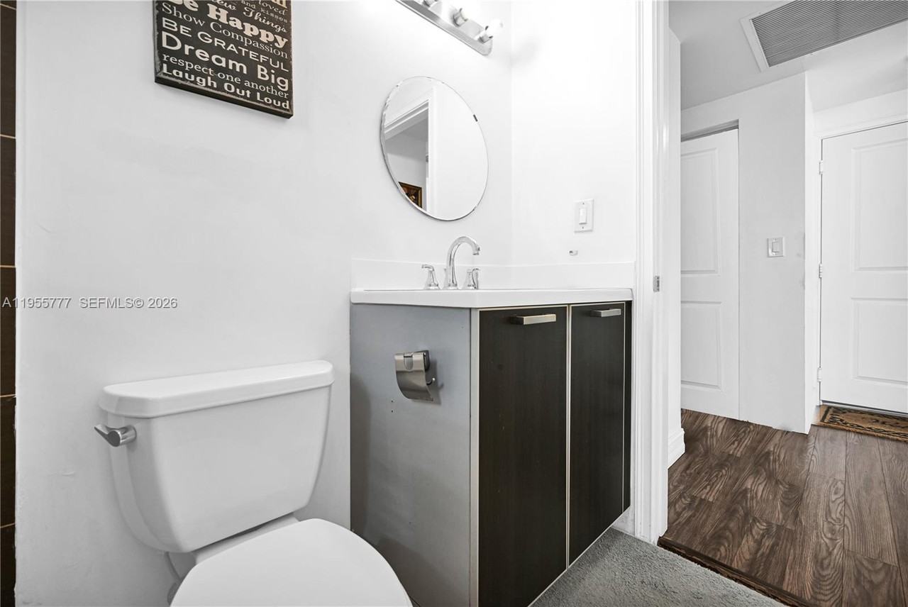 621 11th St #621-101 - Photo 6 of 12