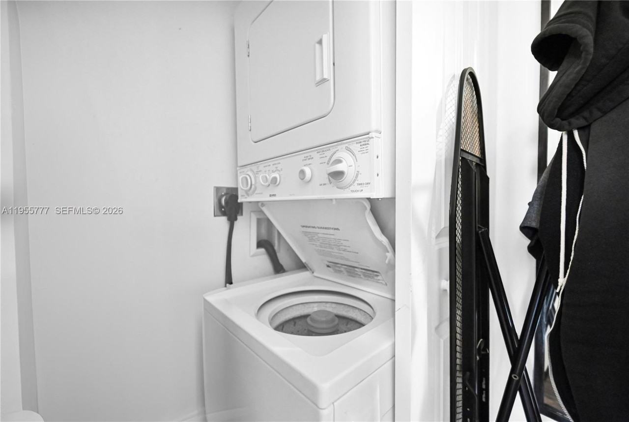 621 11th St #621-101 - Photo 7 of 12