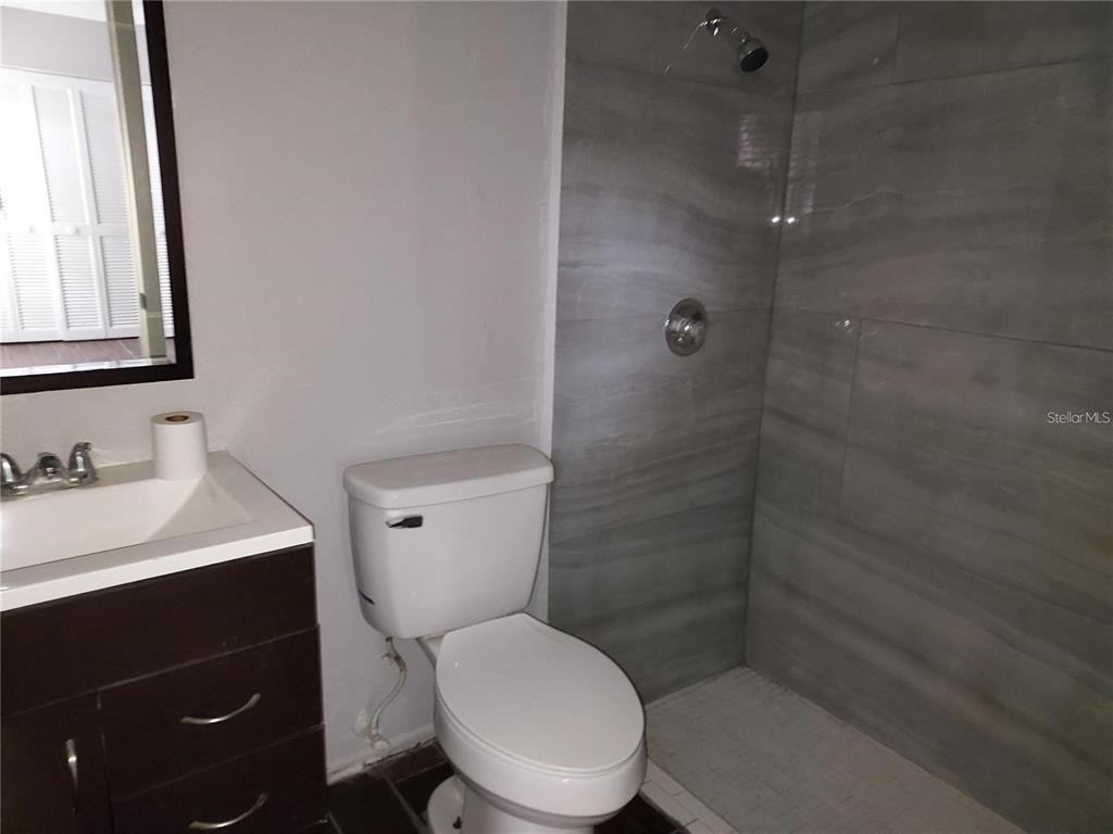 2001 Groveland Rd #2001 - Photo 4 of 23