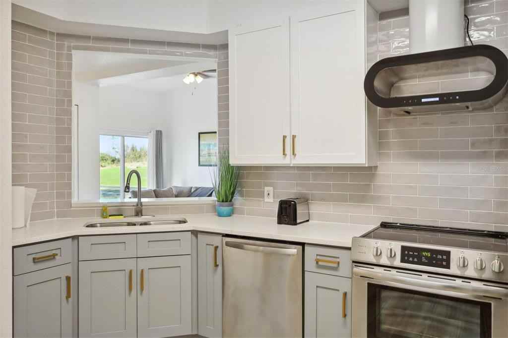 312 Eagle Ridge Dr #312-312 - Photo 4 of 39