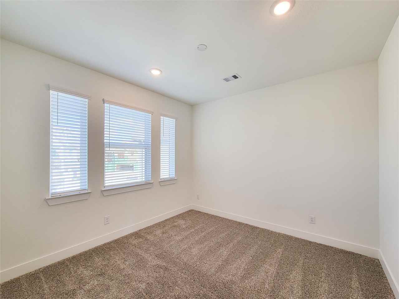 10058 Rosette Dr #10058 - Photo 5 of 37