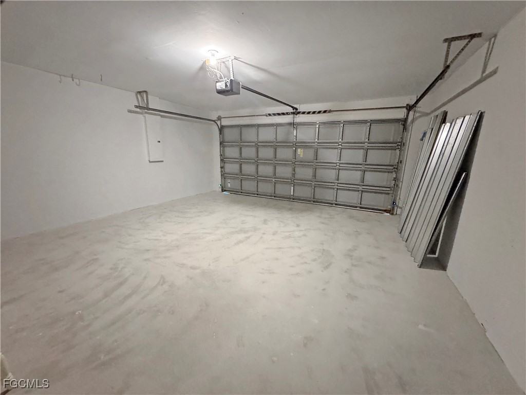 210 Manatee St #210 - Photo 4 of 34