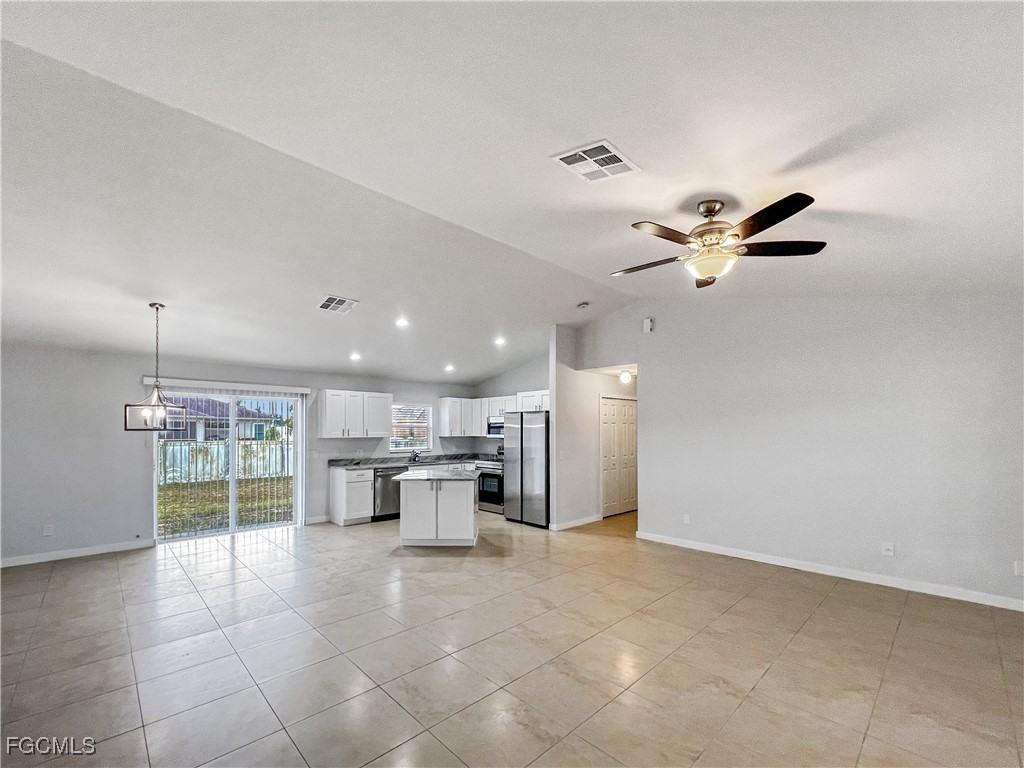 210 Manatee St #210 - Photo 5 of 34