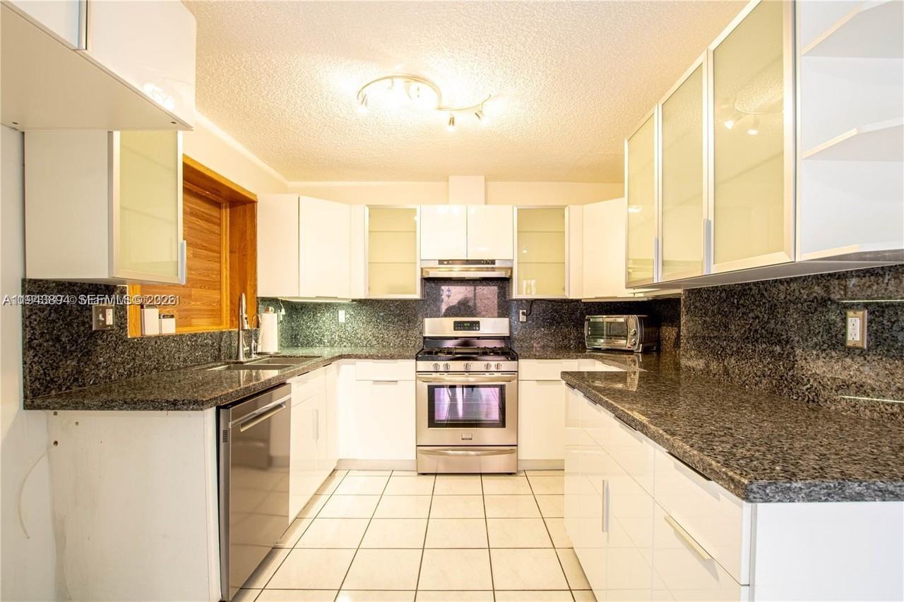 16227 Sw 139th Ct #16227-1 - Photo 2 of 13