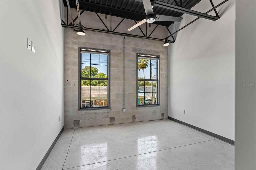 902 E Curtis St #902-1 - Photo 3 of 28