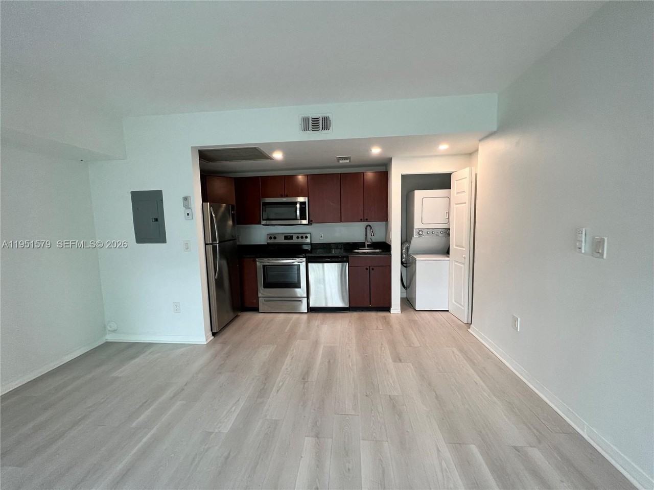 946 Bay Dr #946-4 - Photo 7 of 23