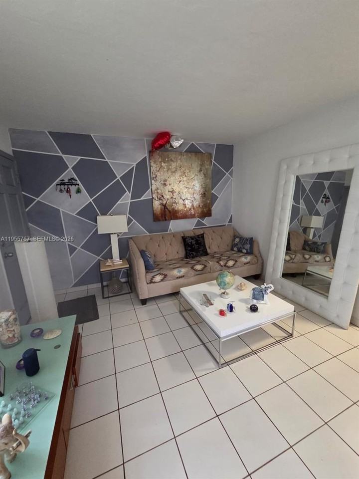 812 86th St #8121R - Photo 3 of 12