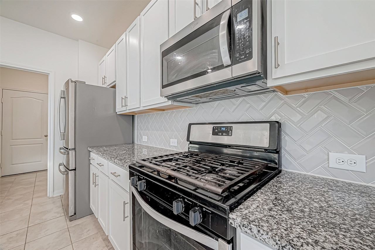 7106 Escondido Dr #7106 - Photo 4 of 41