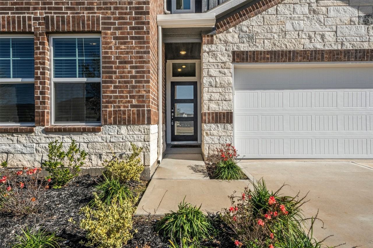 38746 Yellowstone Dr #38746 - Photo 2 of 43