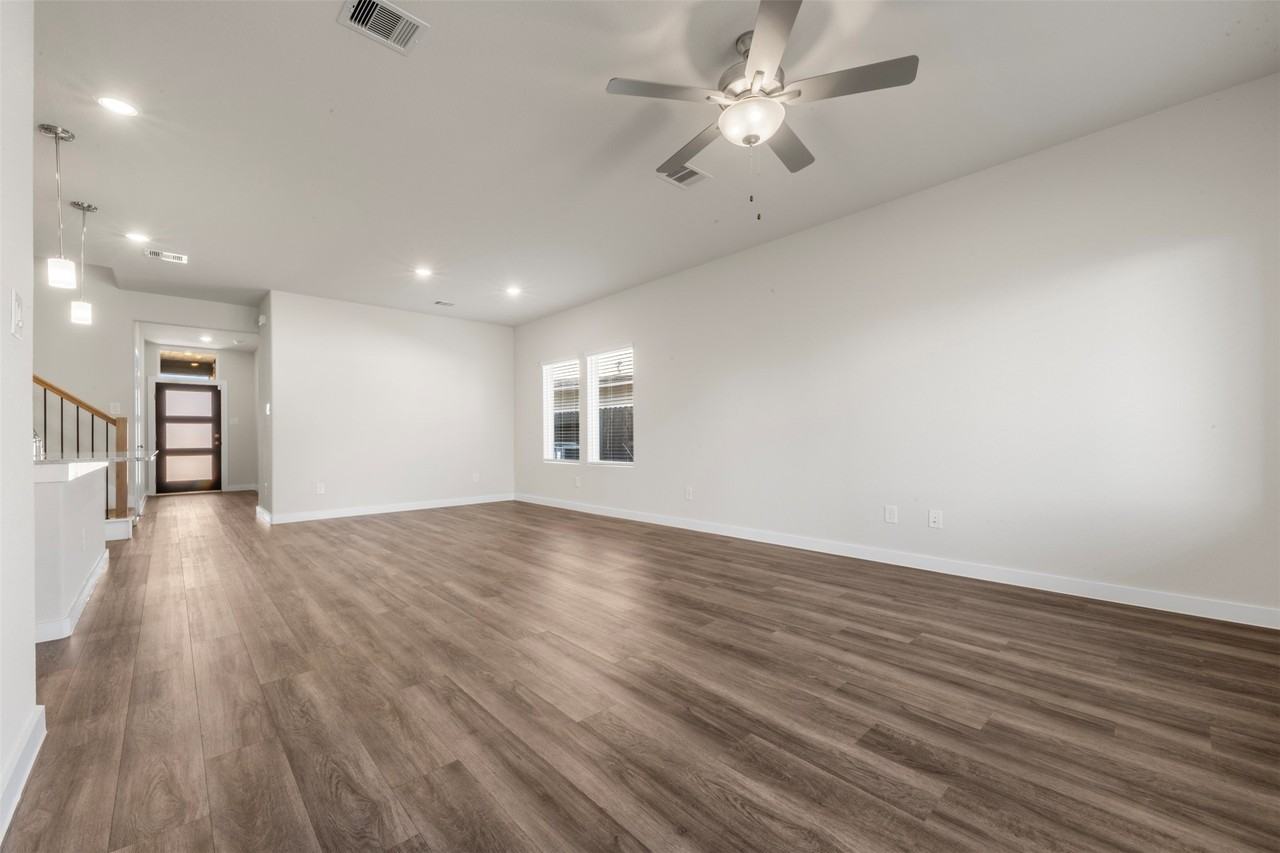 38746 Yellowstone Dr #38746 - Photo 4 of 43