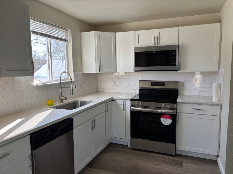 3725 Avenue N #B - Photo 4 of 10