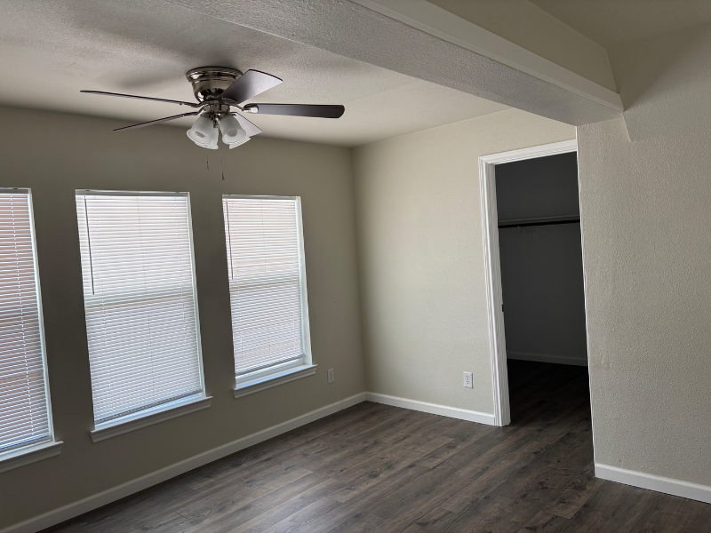 3725 Avenue N #B - Photo 7 of 10