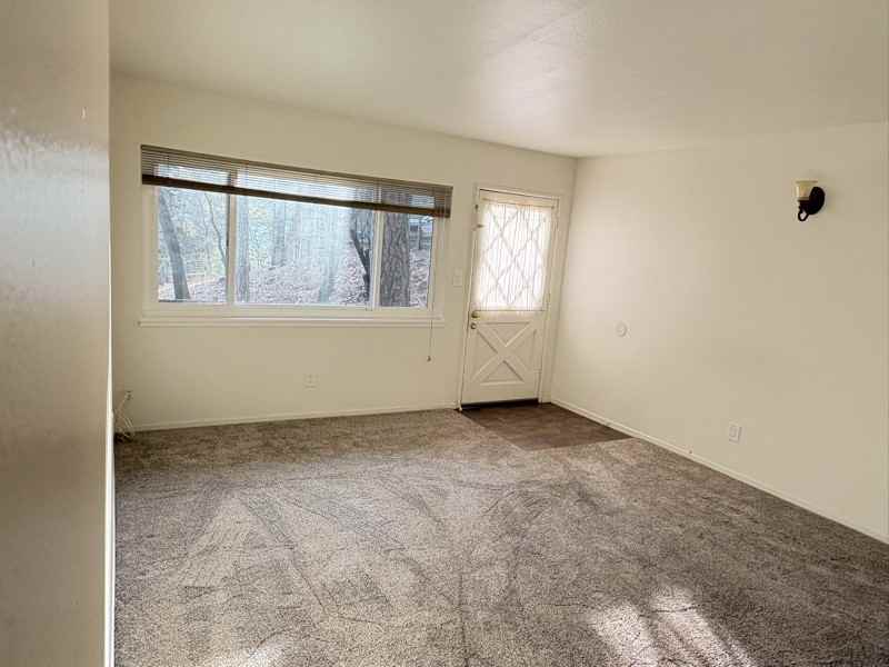 3075 Miles Way - Photo 5 of 21