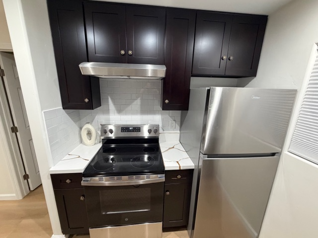 823 E Cypress St #B - Photo 3 of 14