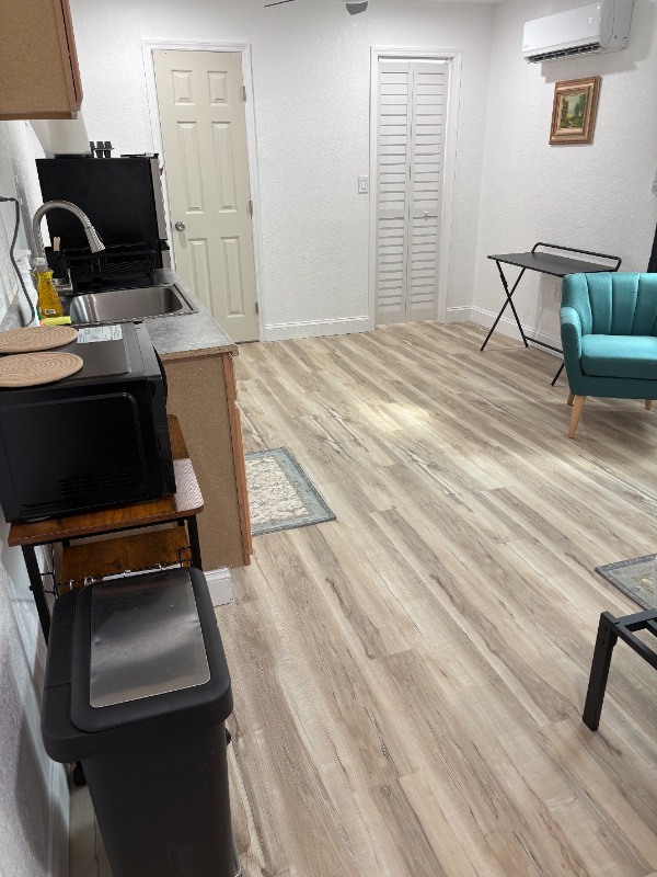 710 E Crenshaw St #5 - Photo 3 of 5