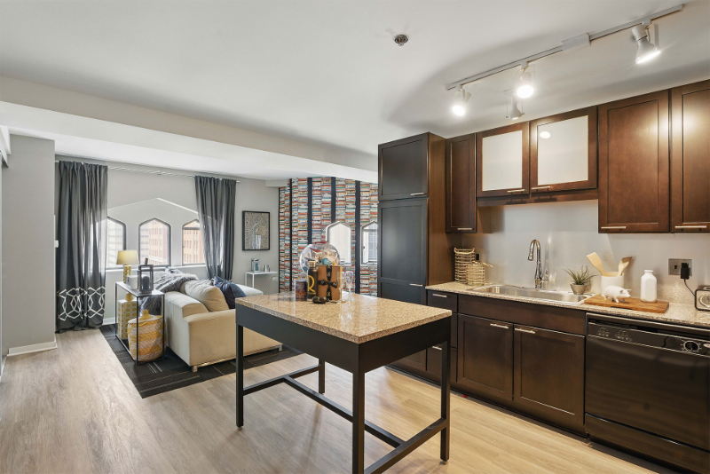 185 W Randolph St - Photo 2 of 9