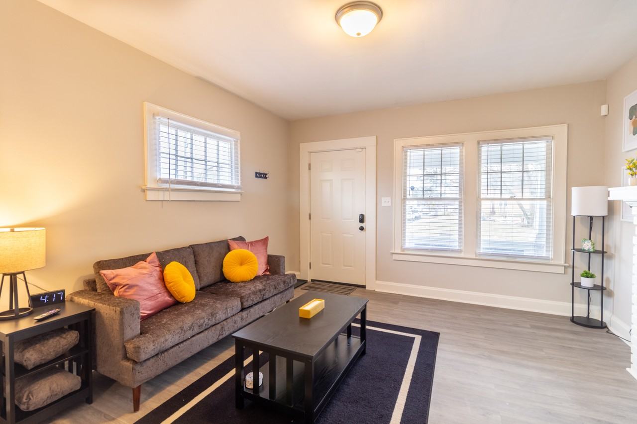 1123 Wilson Ave #1 - Photo 5 of 18