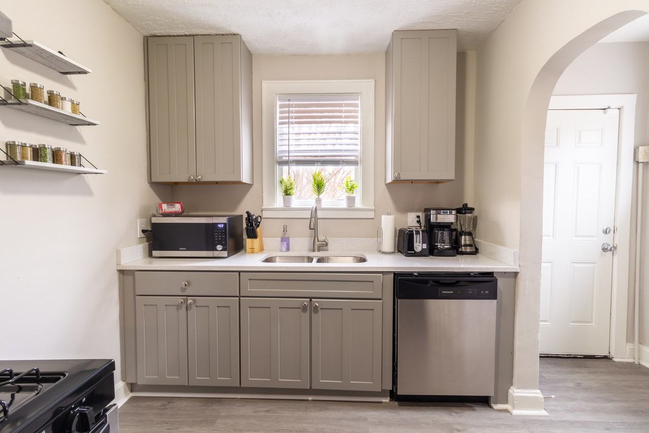 1123 Wilson Ave #1 - Photo 6 of 18