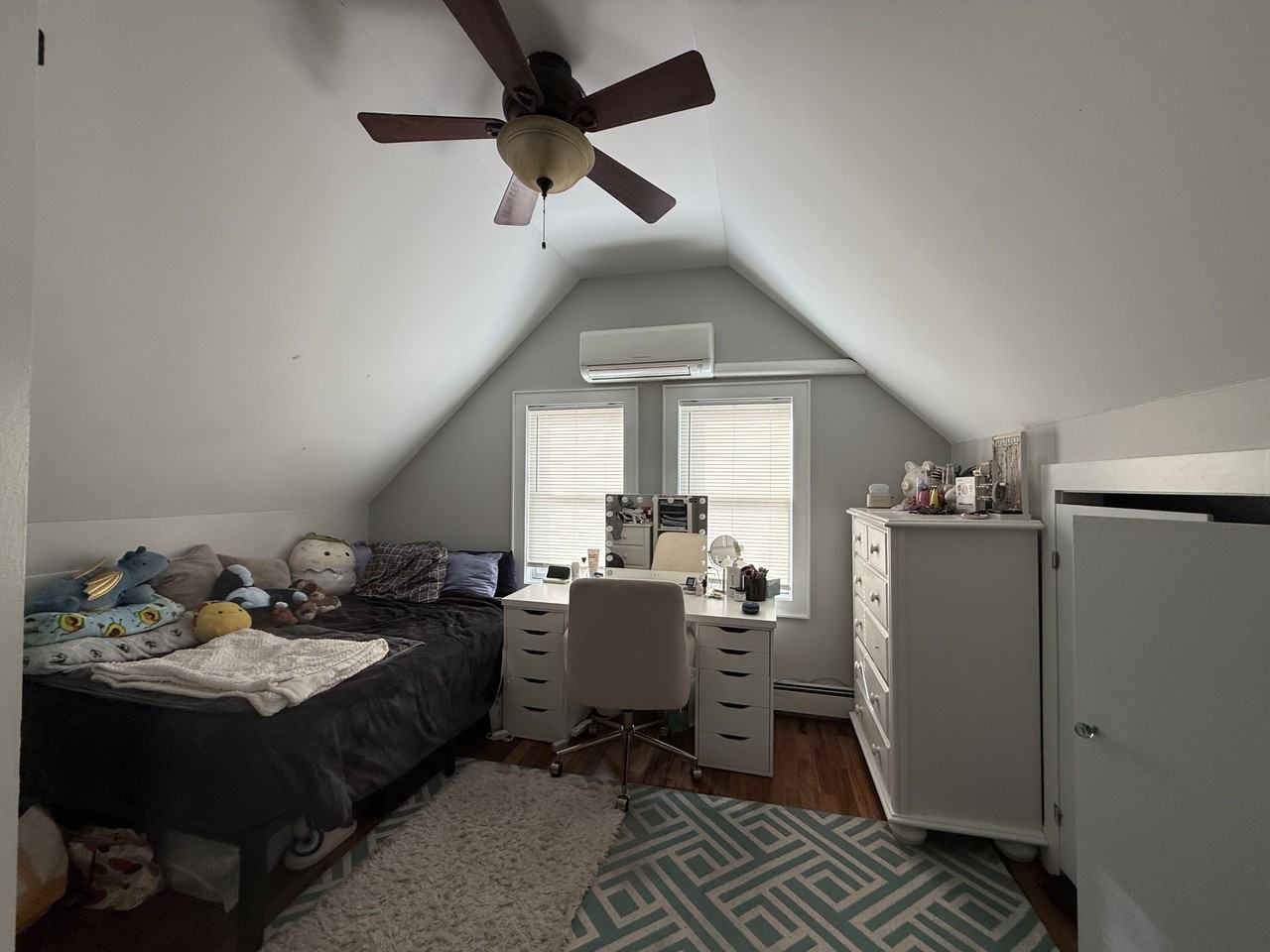 23 Falkland St #23 - Photo 3 of 13