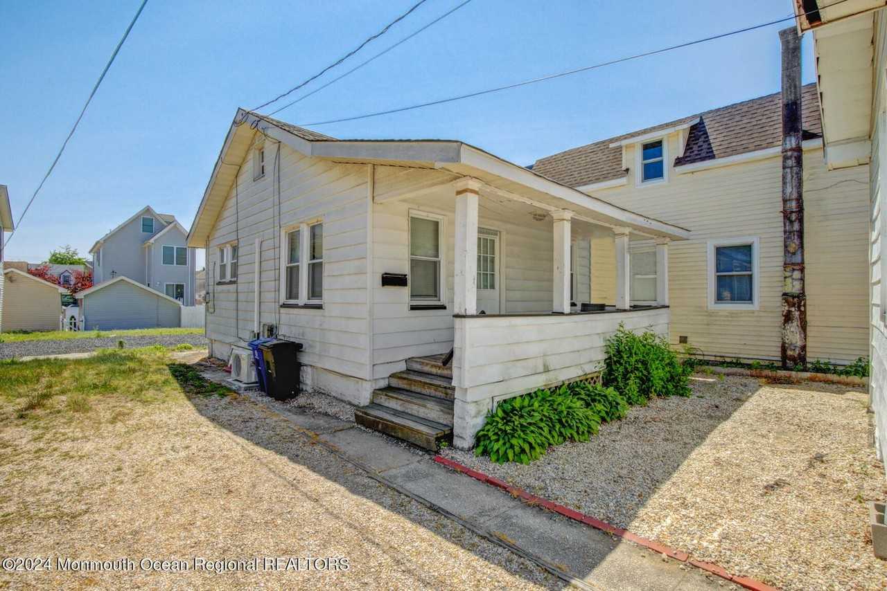 1710 B St #REAR - Photo 2 of 8