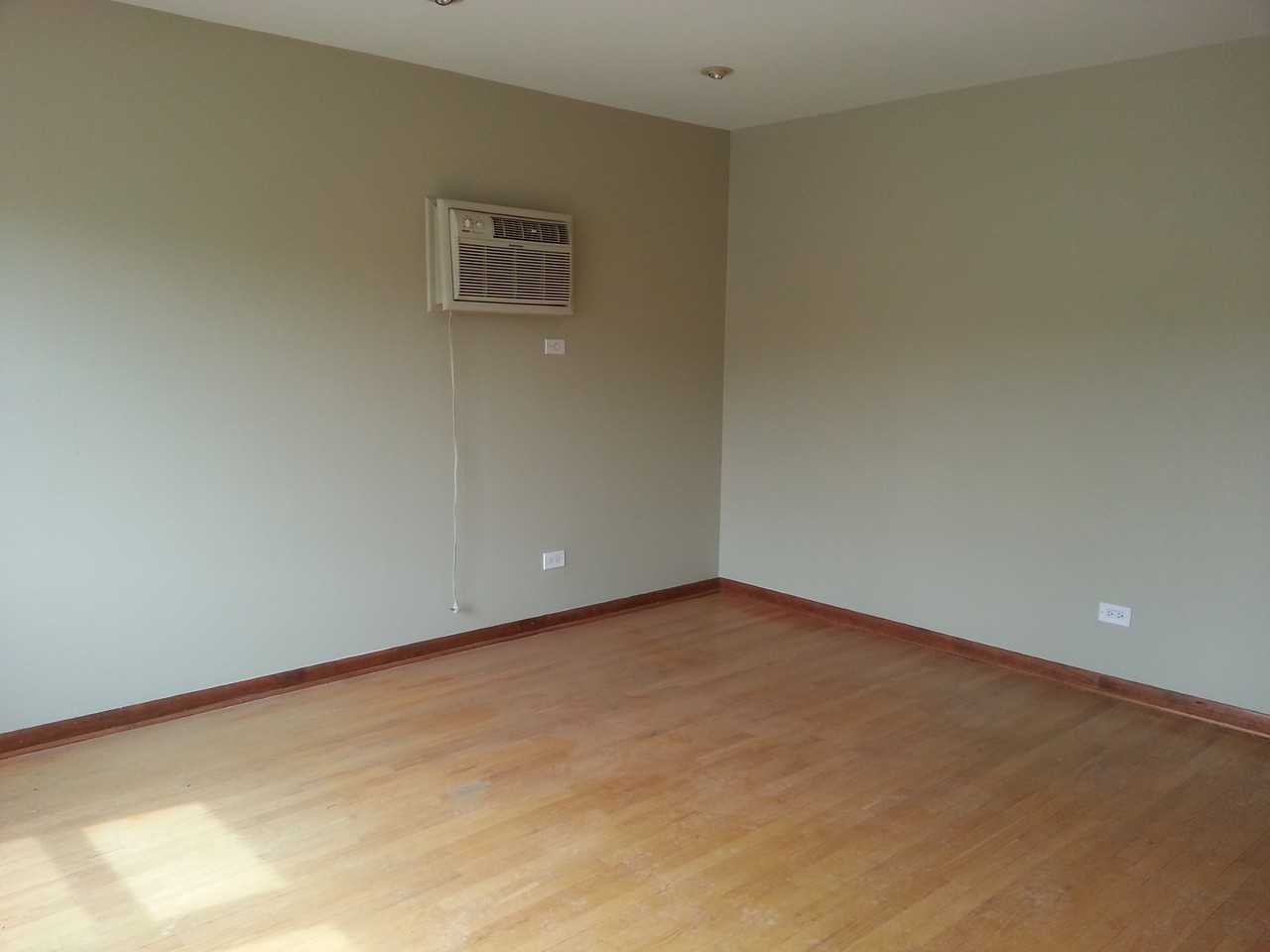 8510 W Catalpa Ave #2S - Photo 3 of 6