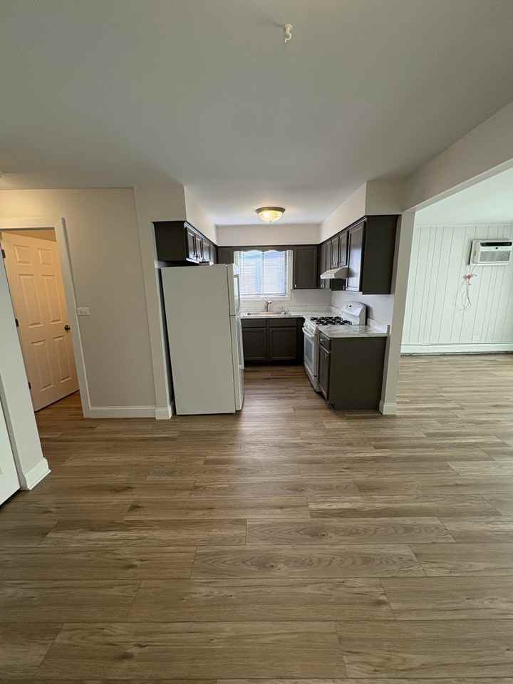 5644 Independence Ave #3