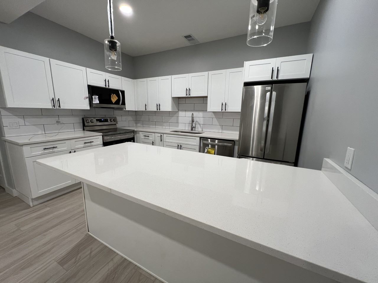 327 N Clarendon Ave #B - Photo 2 of 11