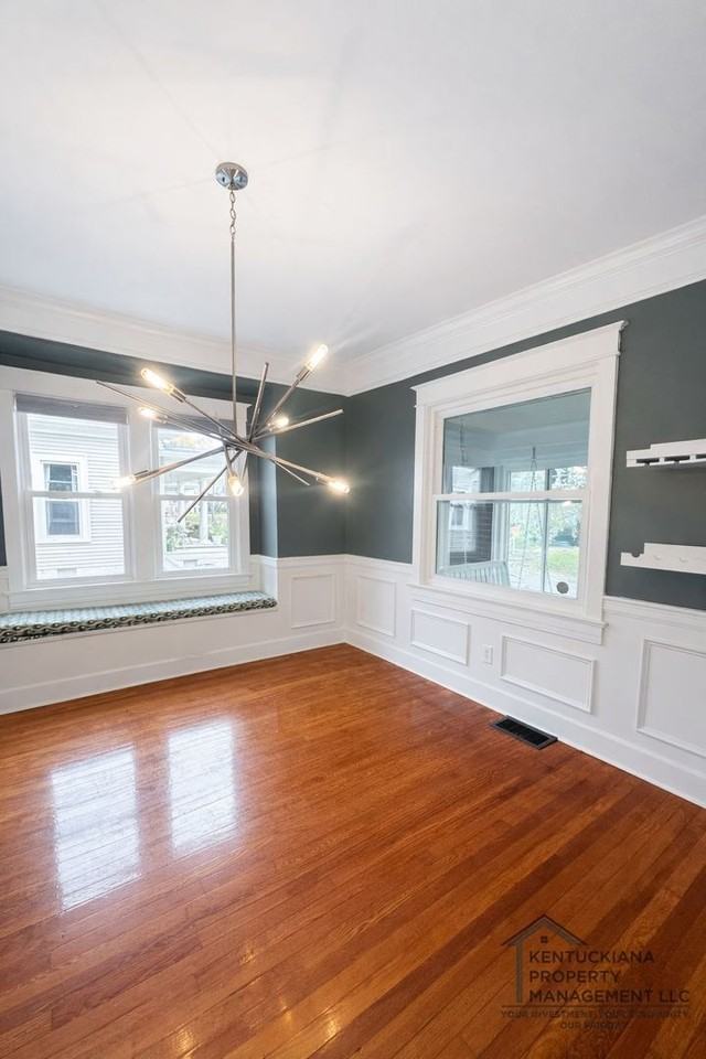 2223 Eastview Ave - Photo 4 of 32