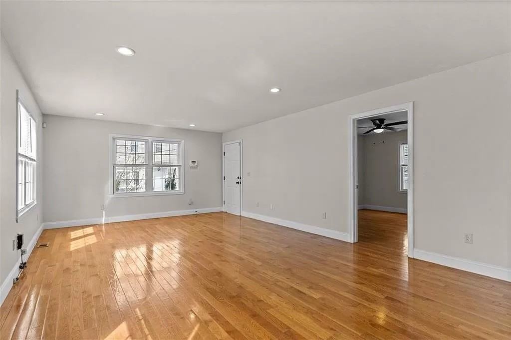 23 Vaughan St #1 - Photo 4 of 10